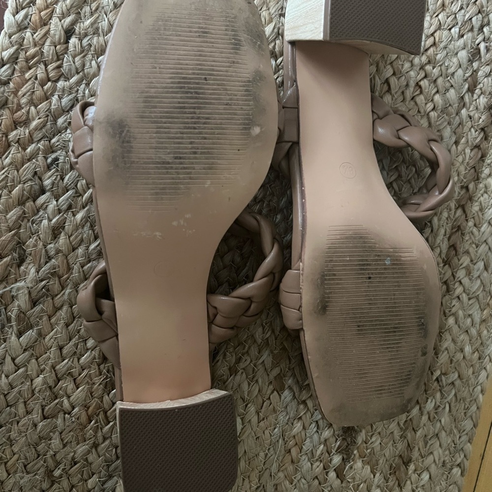 Sincerely Jules tan slip on sandals with 2” wood grain look heel size 8.5 - Picture 7 of 7